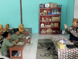 Menginspirasi; Di Pati, Aipda Hartono Babhimkamtibmas Kec. Tambakromo Kelola TPQ Gratis Di Kayen
