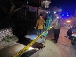 Polisi Gerak Cepat Amankan Lokasi Jembatan di Tambakromo Yang Ambrol Diterjang Hujan