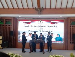 Sujarwanto Serahkan Estafet Kepemimpinan Kepada Sudewo-Chandra Sebagai Bupati dan Wakil Bupati Pati