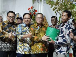 Sudewo Sukses Yakinkan BUMN Sumbangkan Ribuan Bibit Durian Premium ke Kelompok Tani Kecamatan Gunungwungkal