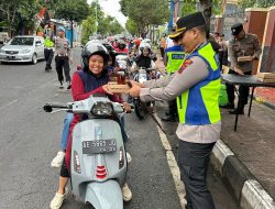 Polres Jepara Gelar Patroli Dan Pengamanan Bazar Ramadan UMKM Hingga Bagi Takjil Gratis Ke Masyarakat