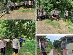 Pasca Banjir Anggota Polsek Batangan Sambangi Sungai Gandam