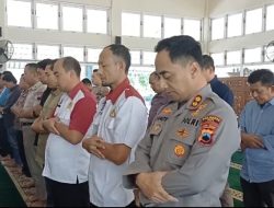 3 Polisi di Lampung Gugur, Polresta Pati Menggelar Sholat Ghaib dan Kibarkan Bendera Setengah Tiang