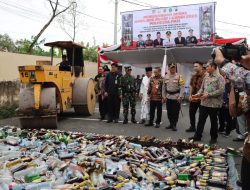 Polresta Pati Musnahkan Ribuan Botol Miras Hasil Operasi Pekat
