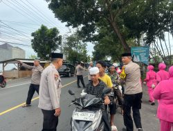 “Polsek Tempeh dan Bhayangkari Berbagi Takjil Gratis, Wujud Kepedulian di Bulan Ramadan”