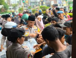 Kapolresta Pati Pimpin Pembagian Takjil di Pospam Puri, Wujud Bakti Polri Sambut Ramadhan 1446 H