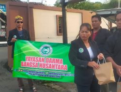 Berkah Ramadhan Yayasan Darma Bangsa Nusantara Bersama Polsek Sukolilo Berbagi Ratusan Takjil