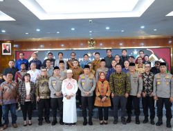 Berbagi Takjil dan Buka Puasa Bersama, Kapolri Perkuat Sinergi dengan Media dan Masyarakat