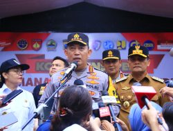 Kapolri Sapa Pemudik di Tol Kalikangkung, Sampaikan Pesan Utamakan Keselamatan