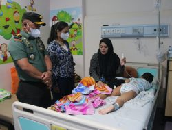 Wujud Kepedulian Dandim 0718/Pati Bersama Istri Jenguk Anak Warakawuri Yang Sakit