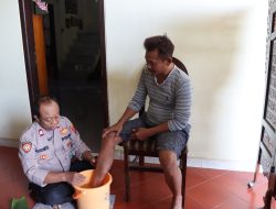 Polisi Pati Beri Layanan Pengobatan Alternatif Korban Gigitan Ular secara Sukarela