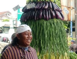 Nguri-nguri Adat Jawa, Pemdes Desa Blaru Arak-arakan Gunungan Sedekah Bumi