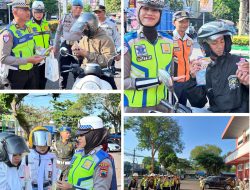 Bagikan Souvenir, Satlantas Polresta Pati dalam Ops Patuh Candi 2025