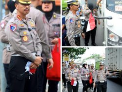 Warnai Peringatan HUT ke-80 Kemerdekaan RI; Ditlantas Polda Jateng Bagikan 200 Bendera Merah Putih