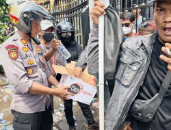 Ekskalasi Mulai Meningkat Peserta Aksi Melempari Petugas , Petugas Upaya Kendalikan Situasi
