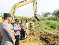 Kurangi Risiko Banjir, Pemkab Keruk Endapan Sungai Sentul
