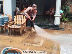 Polsek Sukolilo Pimpin Kerja Bakti Pasca Banjir Kendeng, Sinergi TNI–Polri dan Warga Wujudkan Kepedulian