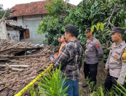 Polsek Wedarijaksa Gerak Cepat Bantu Korban Angin Kencang, Rumah Warga Tlogoharum Roboh