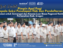 Kepala Seksi Penetapan Hak dan Pendaftaran Apresiasi Kinerja Luar Biasa Pegawai pada Apel Pagi Kantor Pertanahan Kabupaten Sragen