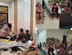 Polantas Menyapa, Anggota Satpas Polresta Pati Menghampiri & Berikan Snack Ke Pemohon SIM Yang Datang