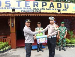 Cek Pos dan Bagikan Bingkisan, Kapolresta Pati Imbau Warga Manfaatkan Pos Pelayanan Selama Libur Nataru