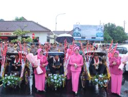 Kapolres Jepara Kayuh Becak Lepas Anggota yang Purna Tugas