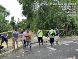 Polsek Jaken Bergerak Cepat Tangani Jembatan Amblas di Sungai Randugunting