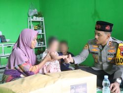 Kapolres Demak Besuk Bayi Korban Serangan Monyet, Kondisi Berangsur Membaik
