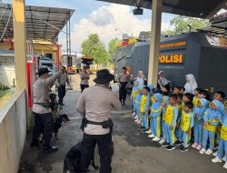 Samapta Polresta Pati Tanamkan Cinta Polisi Sejak Dini Lewat Polisi Sahabat Anak di TK Lentera Hati