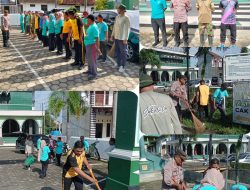 Menjalani Ramadan, Polisi dan Warga Kompak Bersihkan Masjid Lewat Gerakan Indonesia ASRI di Sukolilo