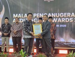 Kepala MTsN 1 Pati Terima Penghargaan Abdi Nagari Awards 2026 Jawa Pos Radar Kudus