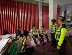 Sahur On The Road, Satlantas Polresta Pati Tebar Kepedulian dengan Bagi Bahan Makanan dan Edukasi Keselamatan