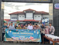 Di Senja Ramadhan, Lapas Pati Berbagi Takjil untuk Masyarakat