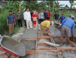 Bupati Blora Jalan Kaki “Nyengkuyung” Jalan Swadaya Nglebak, Serahkan Bantuan dan Upayakan Dapat IJD
