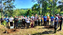 Polres Jepara Bersama Forkopimda Gelar Kerja Bakti dan Penghijauan di Batealit