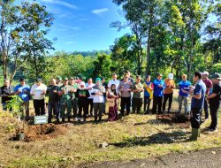 Polres Jepara Bersama Forkopimda Gelar Kerja Bakti dan Penghijauan di Batealit