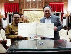 Pemkab Pati Terima Hibah Lampu Tenaga Surya