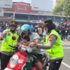 Humanis di Tengah Aksi: Tim Negosiator Polresta Pati Bagikan Air, Tebar Senyum, dan Bangun Kedekatan