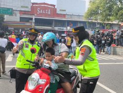 Humanis di Tengah Aksi: Tim Negosiator Polresta Pati Bagikan Air, Tebar Senyum, dan Bangun Kedekatan