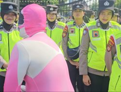 Power Rangers Warnai Aksi Nelayan Pati, Salaman dengan Polisi Jadi Simbol Keakraban