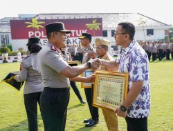 Kapolda Jateng Beri Penghargaan Personel dan Mitra Berprestasi, Dorong Polisi Adaptif Hadapi Generasi Digital