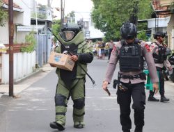 Tim Gegana Brimob Pati Periksa Paket Mencurigakan di Kudus, Ternyata Berisi Sayuran
