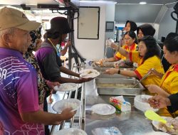 Rayakan Waisak 2570 BE, Polresta Pati, Brimob dan Klenteng Hok Tik Bio Bagikan 1.500 Porsi Makan Gratis untuk Warga
