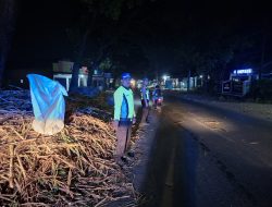 Polisi Pati Tangani Kecelakaan Truk Oleng dan Terguling di Margoyoso