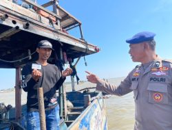 Polresta Pati Kawal Hari Kedua Verifikasi QR Code Solar Subsidi, Pastikan BBM Tepat Sasaran bagi Nelayan Banyutowo