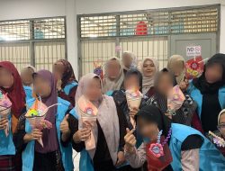 Asah Kreativitas dan Kemandirian, WBP Wanita Lapas Kelas IIB Pati Belajar Membuat Buket Bunga Pipe Cleaner