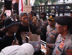 Pelayanan Hari Keempat Aksi AMPB Berlangsung Aman, Kabag Ops Polresta Pati: Tetap Humanis dan Jangan Terpancing Provokasi