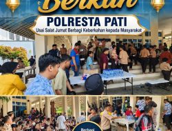 Jumat Berkah, Polresta Pati Usai Salat Jumat Berbagi Keberkahan kepada Masyarakat