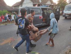 Polisi Pati Evakuasi ODGJ menganggu Pengguna Jalan di Wedarijaksa, AKP Suntoro: Keselamatan Masyarakat dan Pasien ODGJ Jadi Prioritas utama