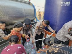 Polres Kudus Salurkan 21 Ribu Liter Air Bersih ke Warga Glagahwaru